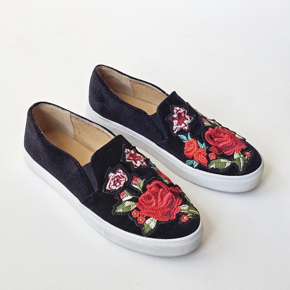 🌹🖤 Dirty Laundry Velvet Floral Embroidered Slip-On Sneakers Size 7.5 / 38